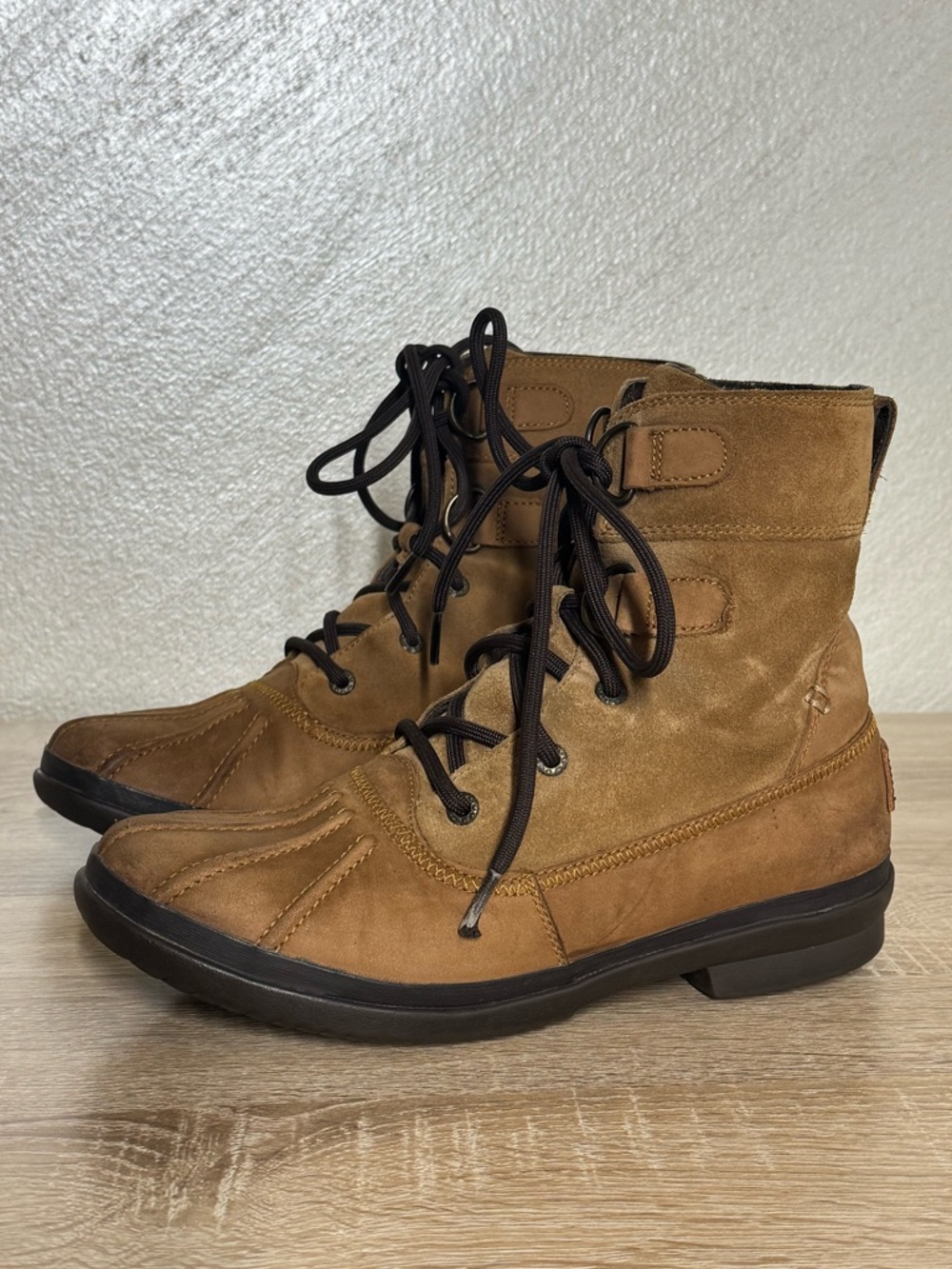 UGG Azaria Waterproof Chestnut Leather & Suede Duck Boot Women Size 7.5